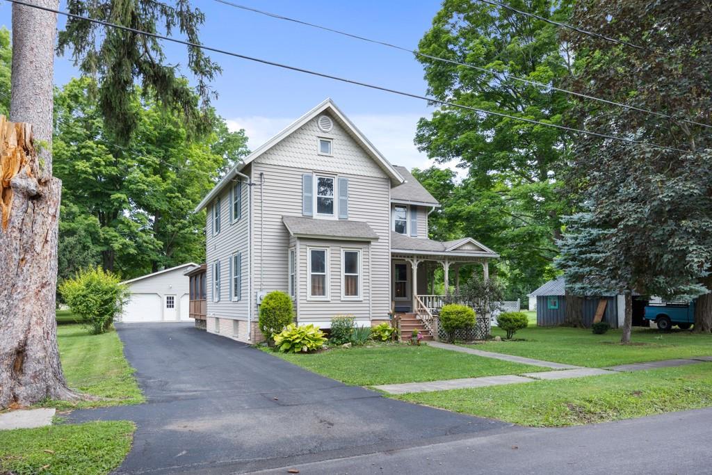 Curbeau Realty MLS Listing R1552228