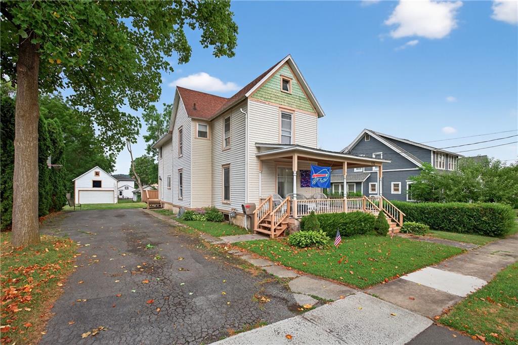 Finger Lake Real Estate Property - R1622394